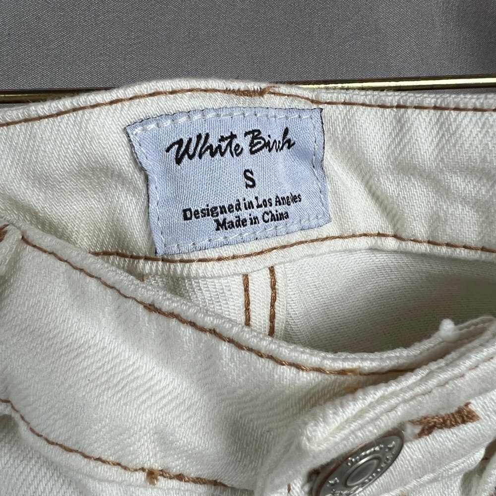 White Birch distressed button up cut off shorts sz small - Picture 3 of 4